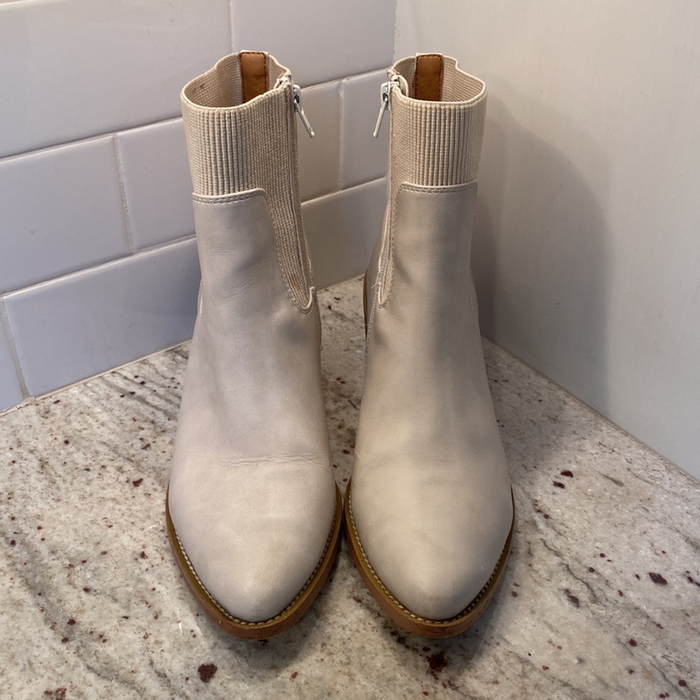 Dolce Vita cream color ankle booties size 7.5 - Picture 2 of 7